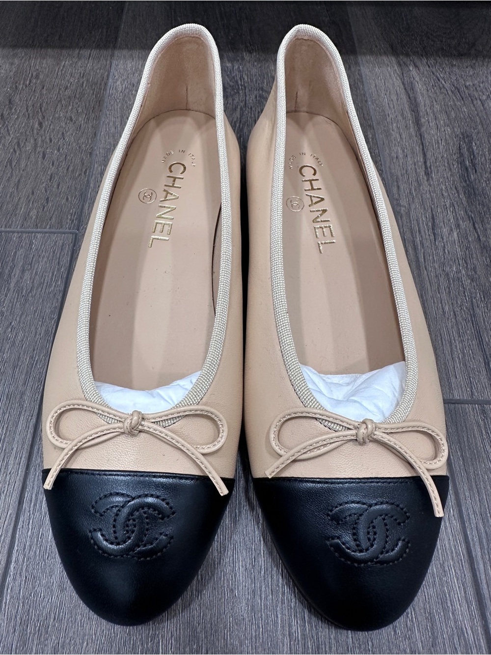 CHANEL CC LOGO BEIGE & BLACK LEATHER BALLET BALLERINA FLATS SHOES Size 38C